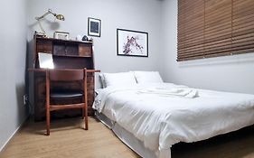 Humphreys 2 Min Vintage Korean Room